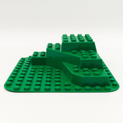 LEGO DUPLO Grundbauplatte mit Berg Hügel 3-stufig grün 12x12 1995 6433 - nerdyvana.com