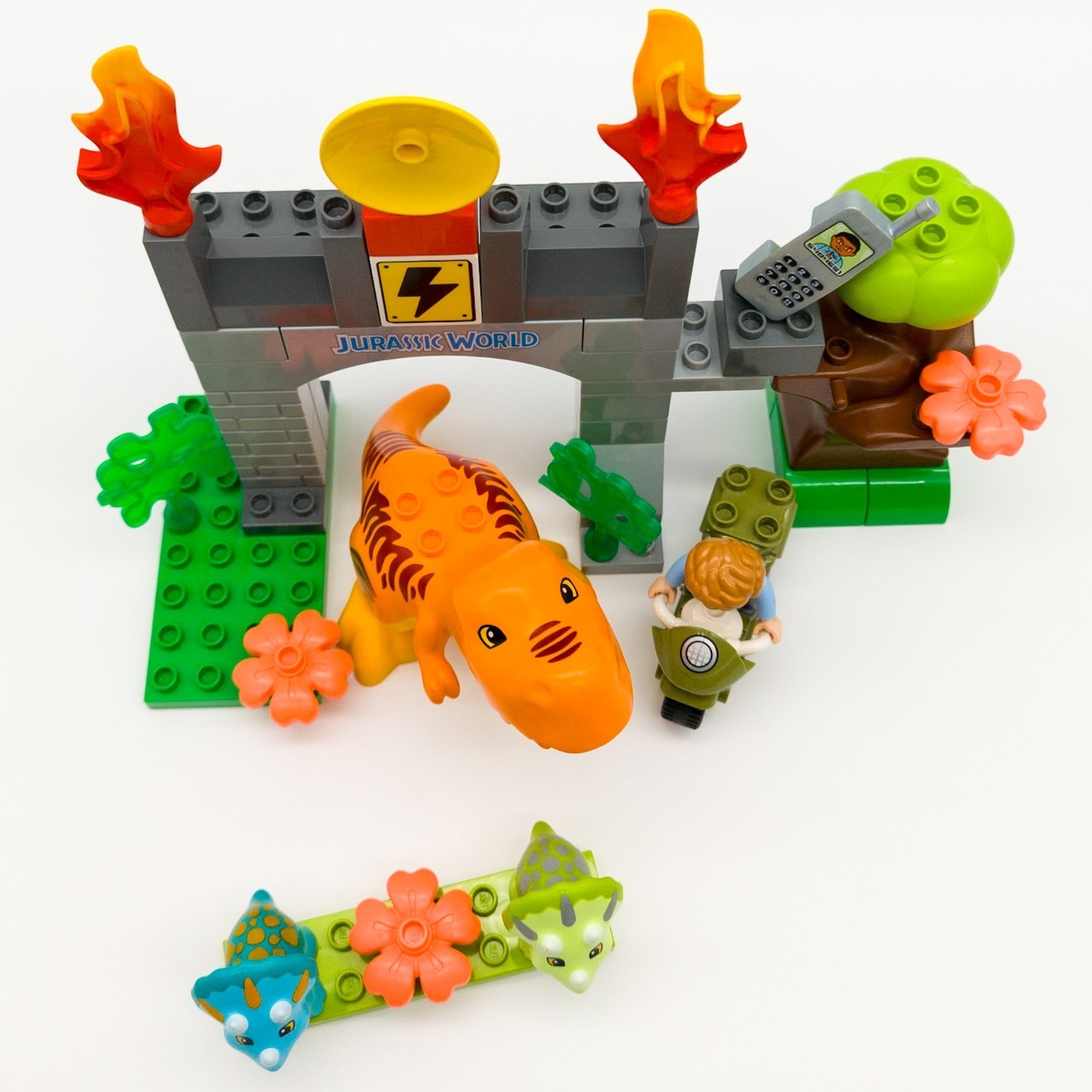 LEGO DUPLO Jurassic World T Rex Baby Dinos mit Owen auf Motorrad nerdycustom MOC - nerdyvana.com
