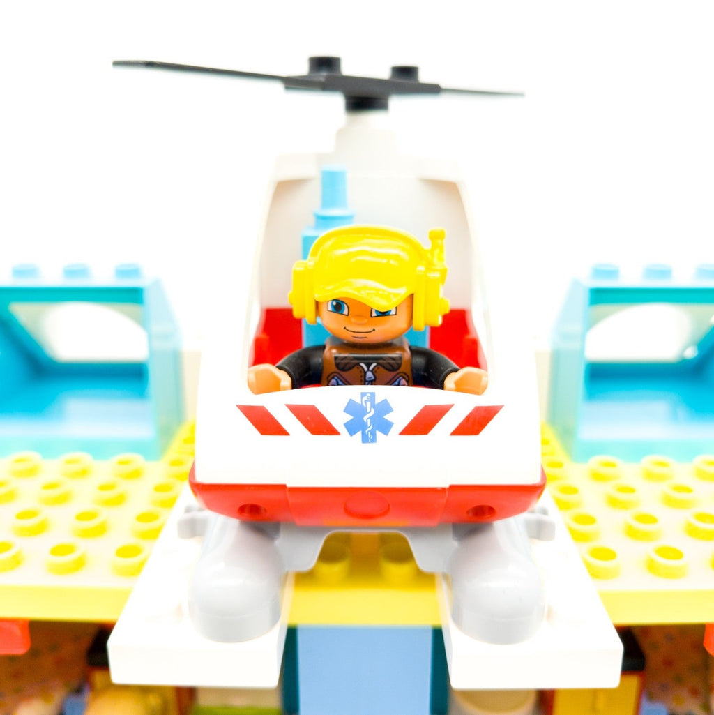 LEGO DUPLO Krankenhaus Set nerdycustom MOC Hubschrauber, Figuren, Sonderteilen - nerdyvana.com
