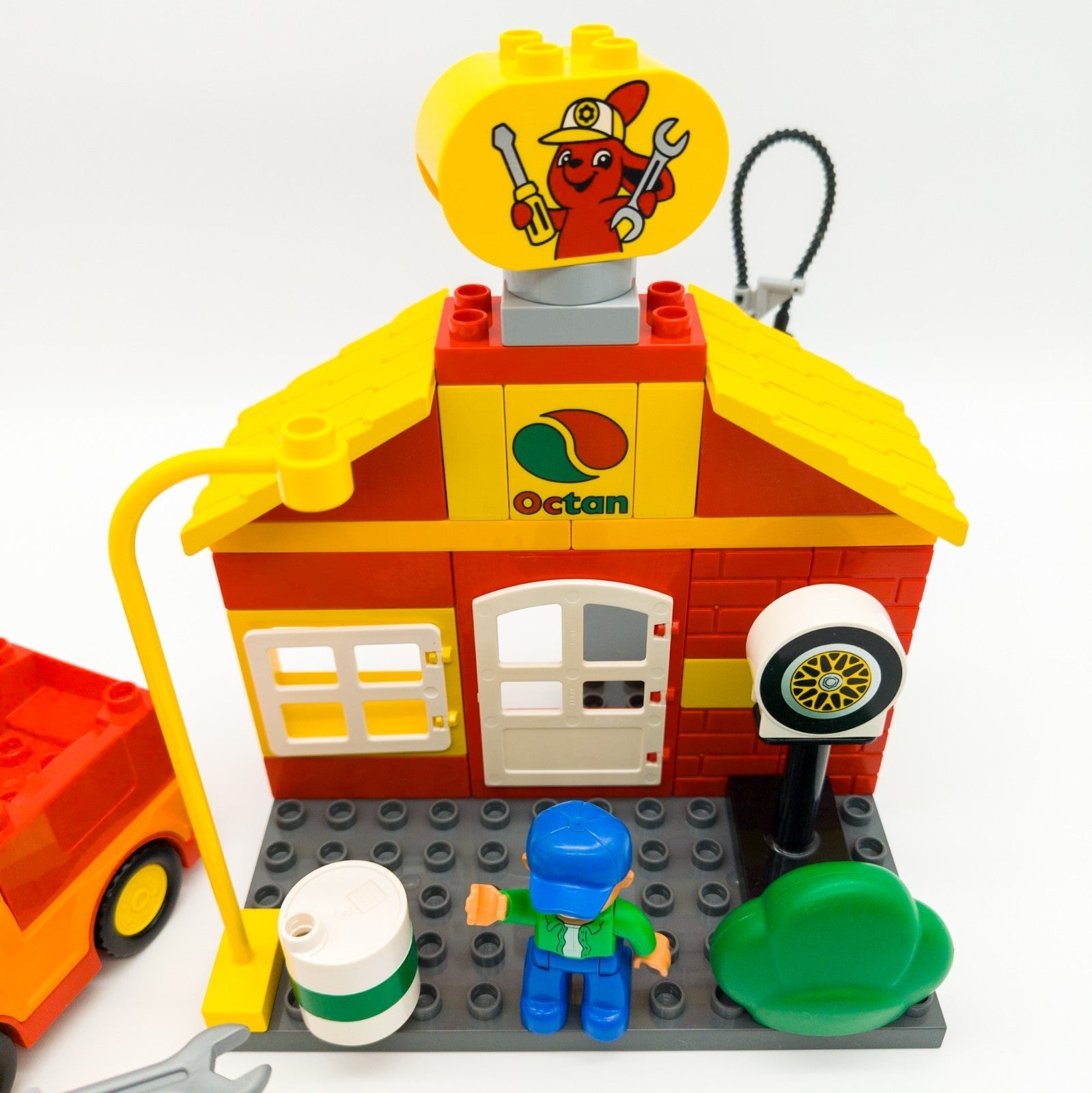 LEGO DUPLO Octan Auto Werkstatt Mechaniker Leistungsprüfstand Motor nerdycustom - nerdyvana.com