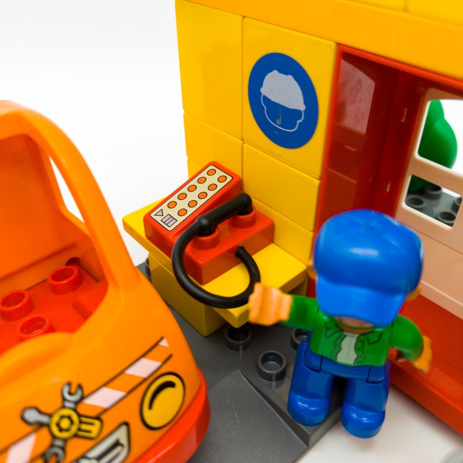 LEGO DUPLO Octan Auto Werkstatt Mechaniker Leistungsprüfstand Motor nerdycustom - nerdyvana.com