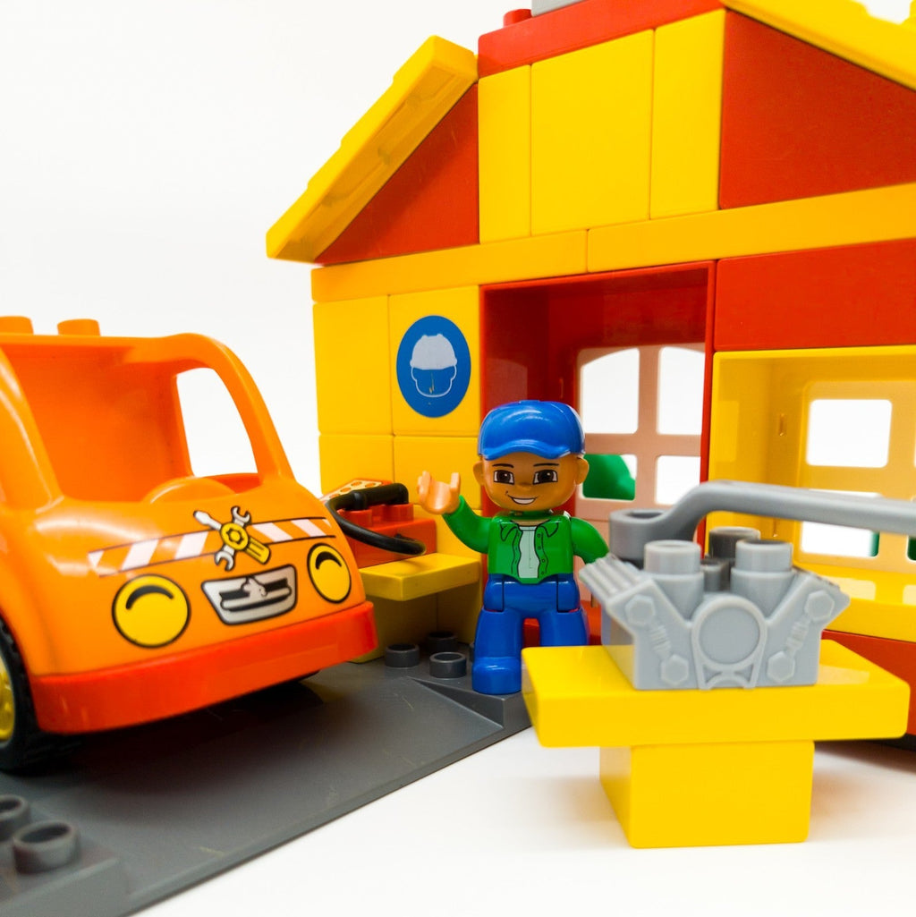 LEGO DUPLO Octan Auto Werkstatt Mechaniker Leistungsprüfstand Motor nerdycustom - nerdyvana.com