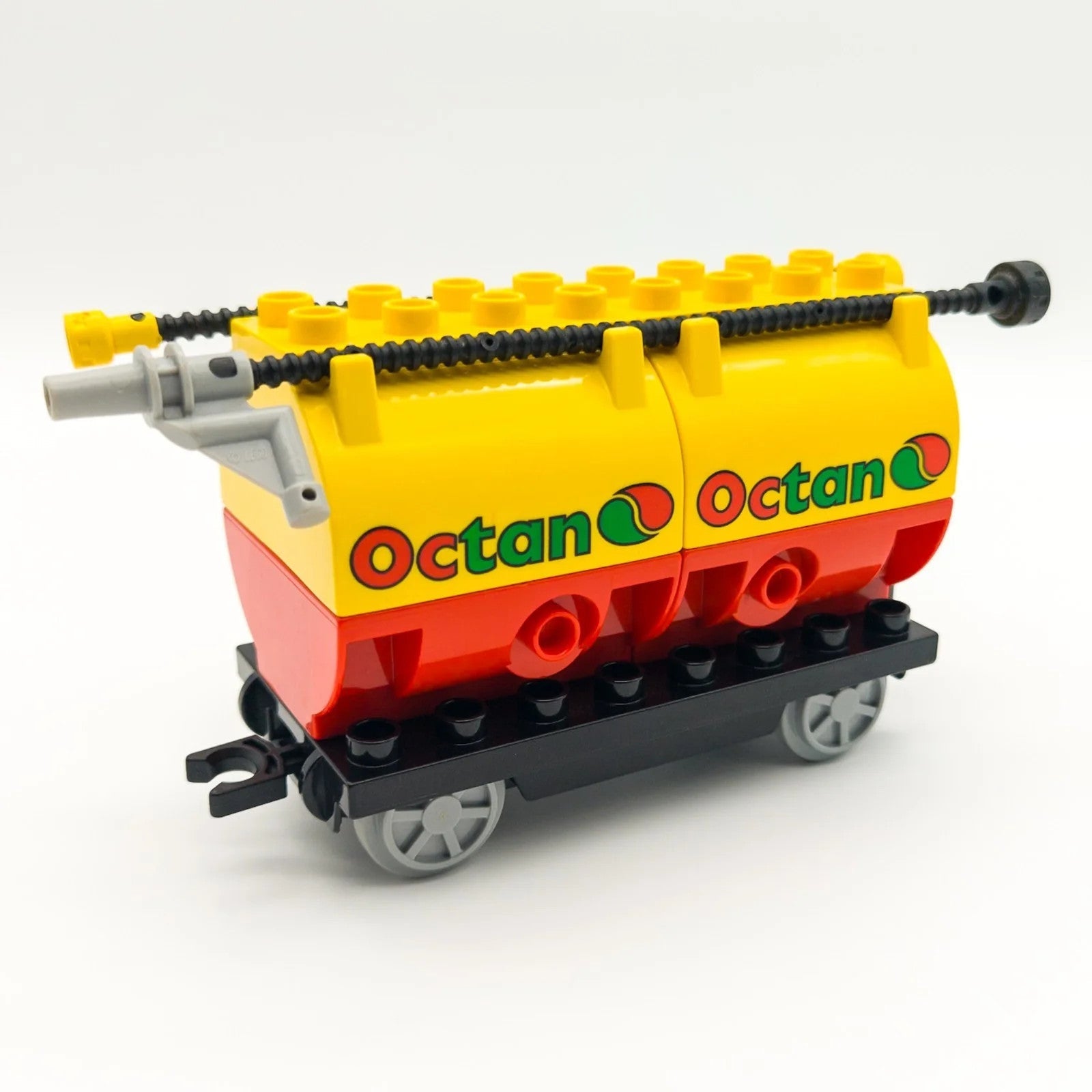 LEGO DUPLO Octan Kesselwagen rot gelb 2x Tankschlauch Waggon nerdycustom MOC - nerdyvana.com Hauptbild
