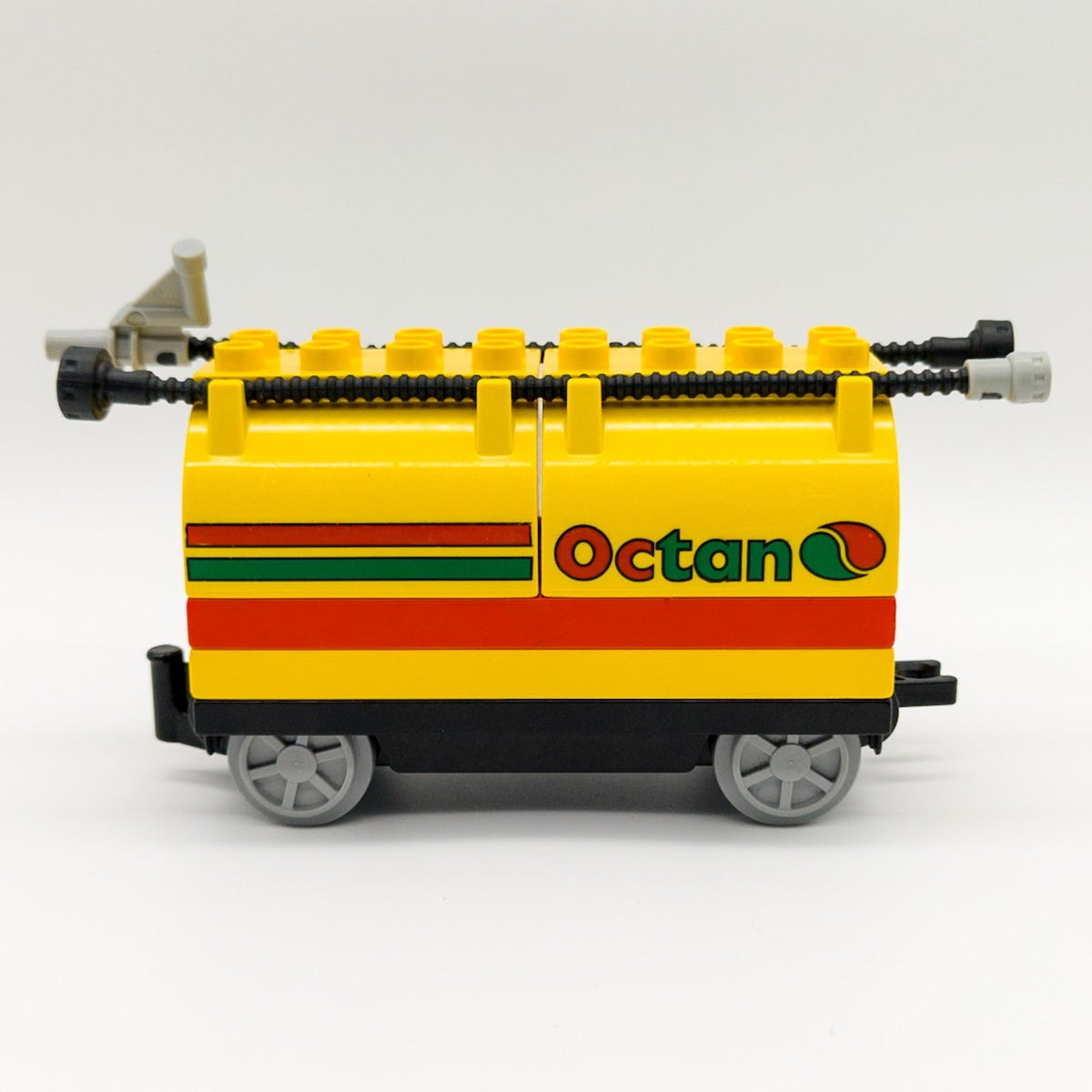 LEGO DUPLO Octan Tank-Waggon 2 Schläuche 2 Tanks 2 4x6 Bauplatten nerdycustom - nerdyvana.com
