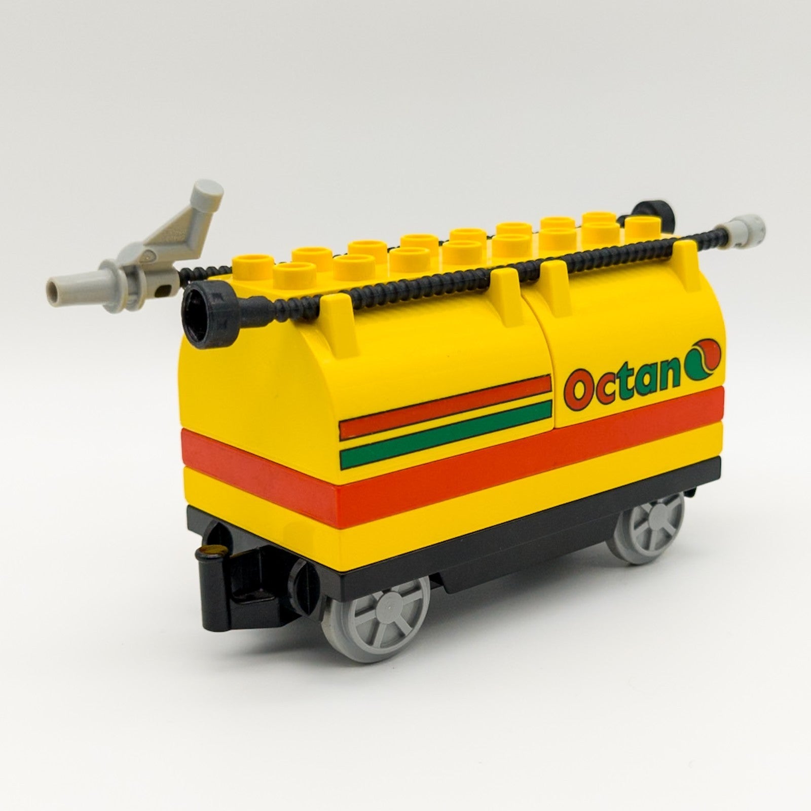 LEGO DUPLO Octan Tank - Waggon 2 Schläuche 2 Tanks 2 4x6 Bauplatten nerdycustom - nerdyvana.com