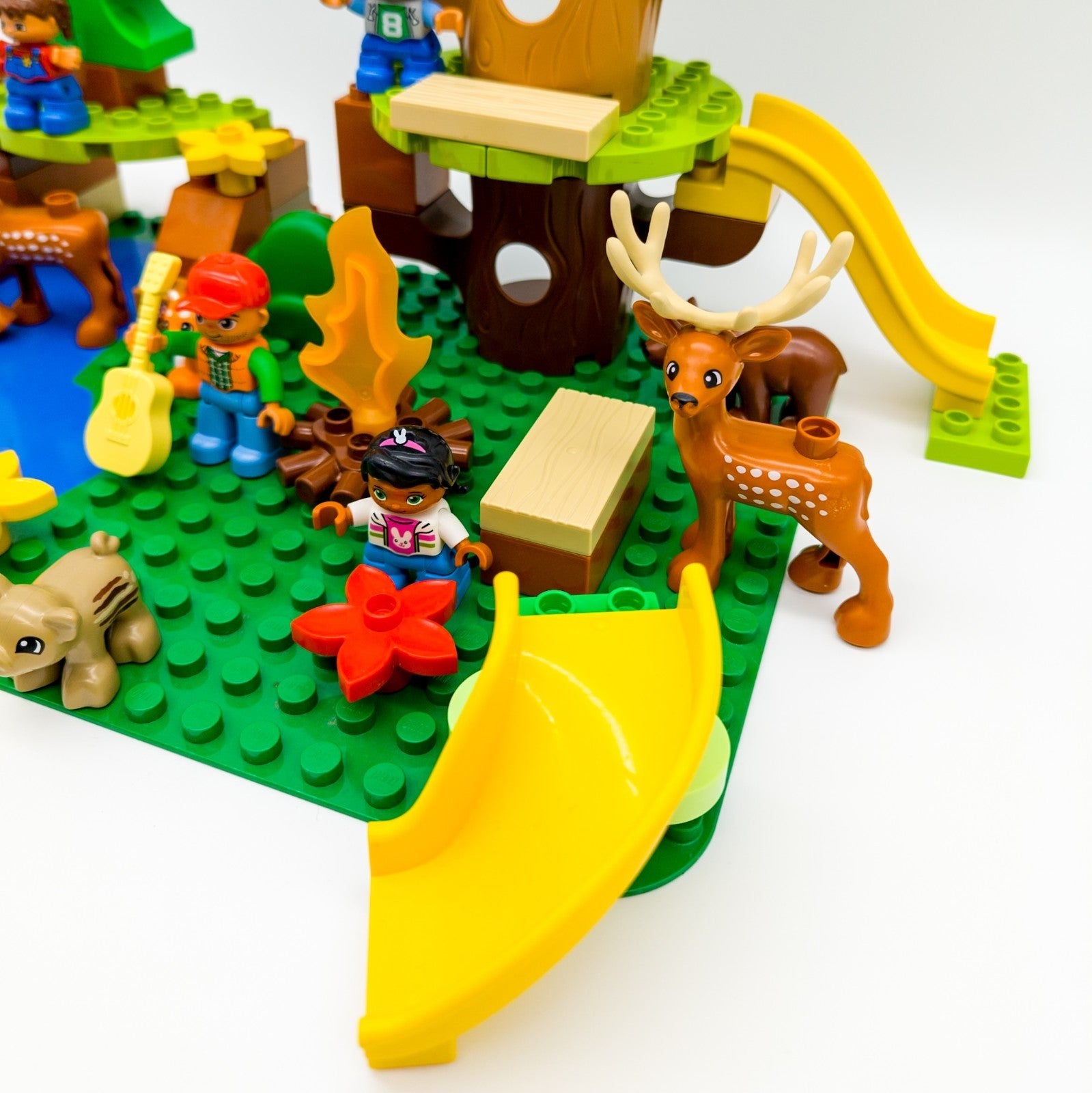 LEGO DUPLO Pfadfinder Camp Waldabenteuer Baumhaus Tiere Figuren nerdycustom MOC - nerdyvana.com