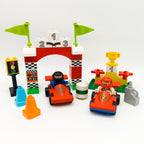 LEGO DUPLO Rennbahn Set 2 Rennwagen Fahrer Siegerpodest Pokal Ampel nerdycustom - nerdyvana.com