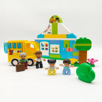 LEGO DUPLO Schule + Klassenzimmer mit Lehrerin und Schulkindern nerdycustom MOC - nerdyvana.com