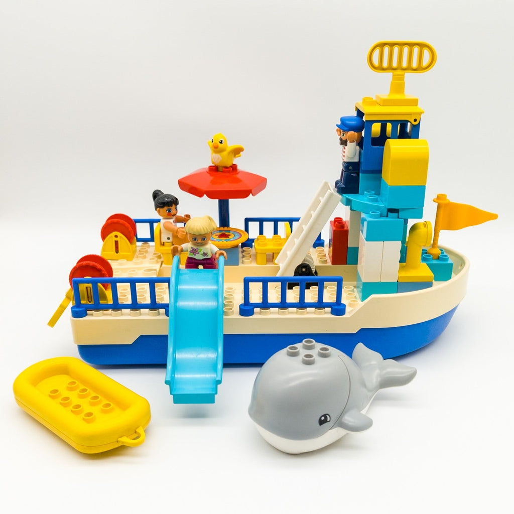 LEGO DUPLO Sea Explorer 2649 Umbau zum Kreuzfahrtschiff Wal Figuren nerdycustom - nerdyvana.com