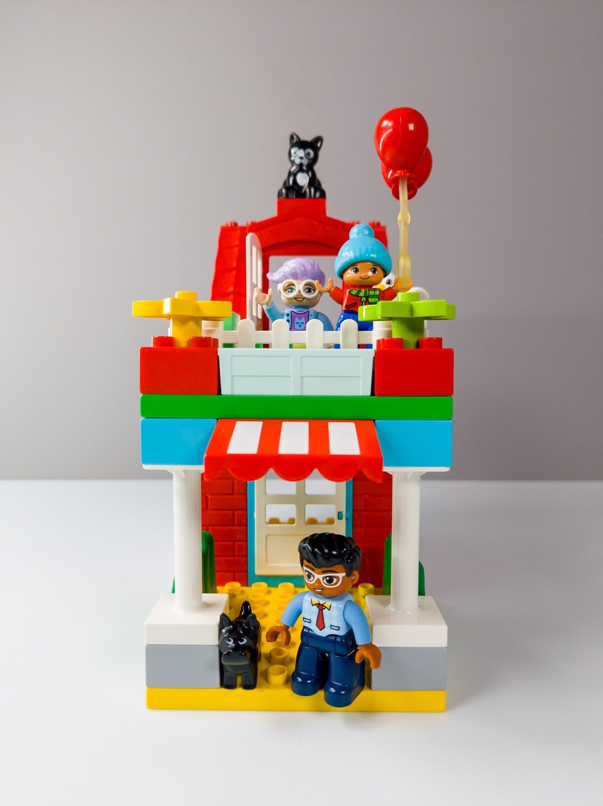 LEGO DUPLO Villa Familienhaus mit Figuren, Tieren, Zubehör nerdycustom MOC - nerdyvana.com Hauptbild