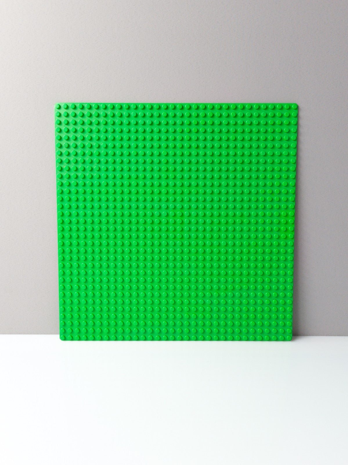 LEGO Grundplatte 32x32 Noppen hellgrün bright green 3811 Bauplatte Classic - nerdyvana.com Hauptbild