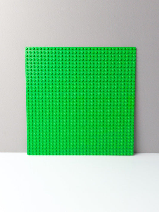 LEGO Grundplatte 32x32 Noppen hellgrün bright green 3811 Bauplatte Classic - nerdyvana.com
