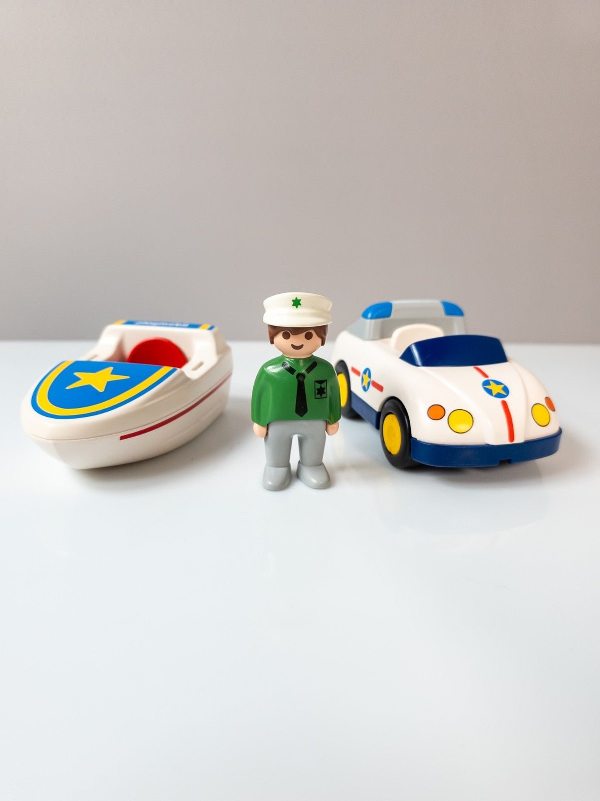 PLAYMOBIL 1.2.3 Junior Polizei - Set Figur + Polizeiauto & Boot nerdycustom - nerdyvana.com Hauptbild