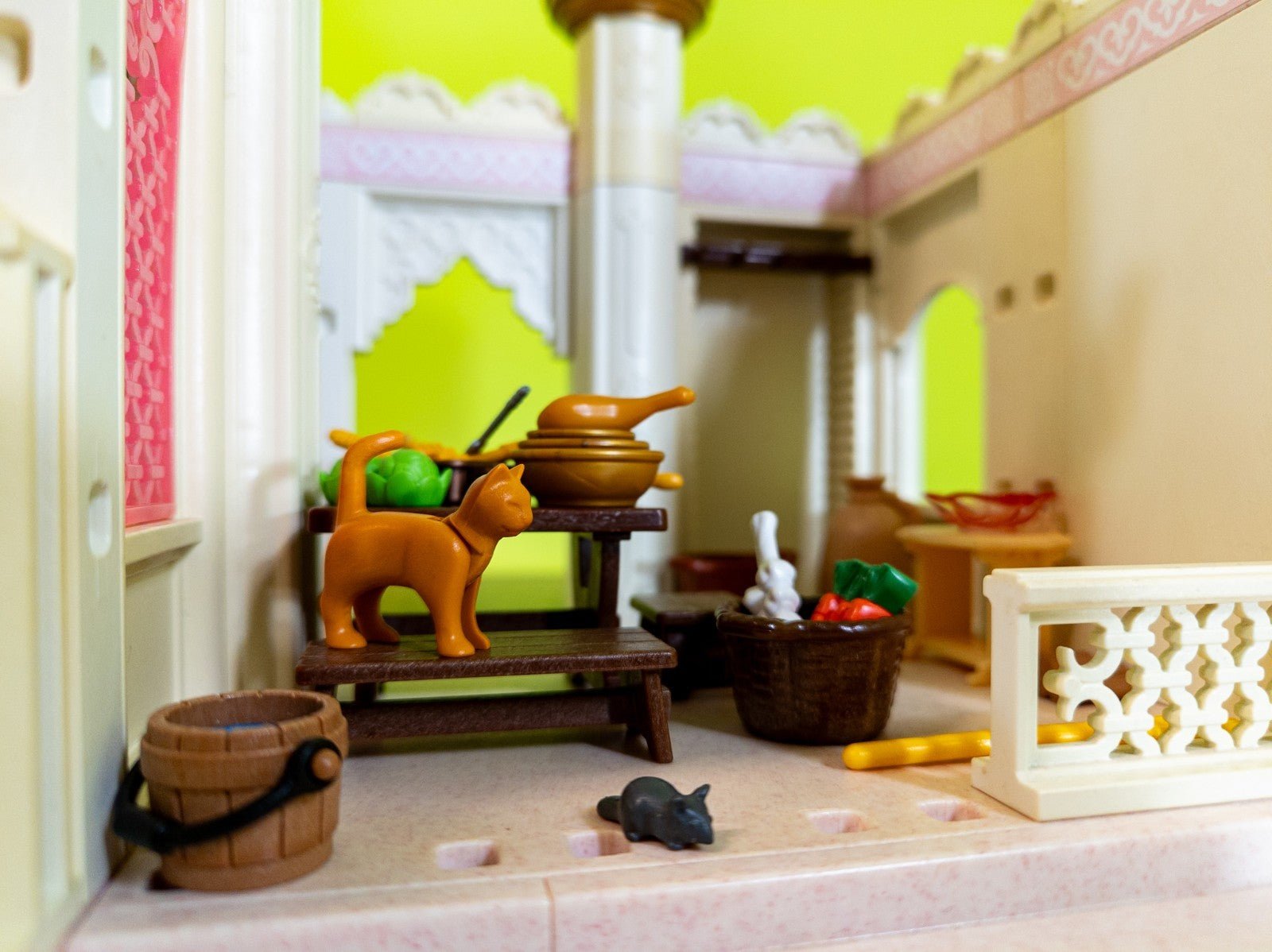 PLAYMOBIL 4250 Märchenschloss Set Figuren Möbel Zubehör MOC nerdycustom Schloss - nerdyvana.com