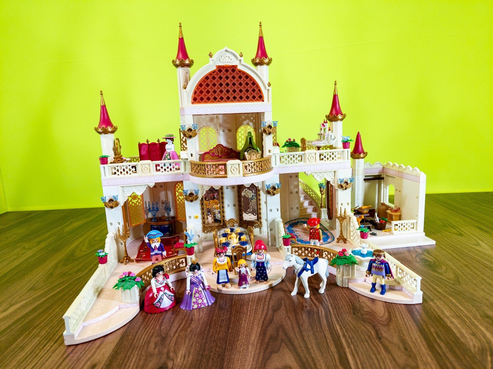 PLAYMOBIL 4250 Märchenschloss Set Figuren Möbel Zubehör MOC nerdycustom Schloss Zweitbild