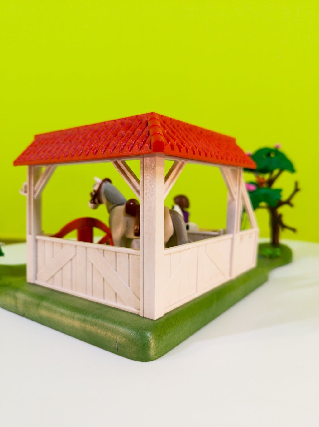 PLAYMOBIL Country Pferdebox Reiterhof mit Figuren & Tieren nerdycustom MOC - nerdyvana.com