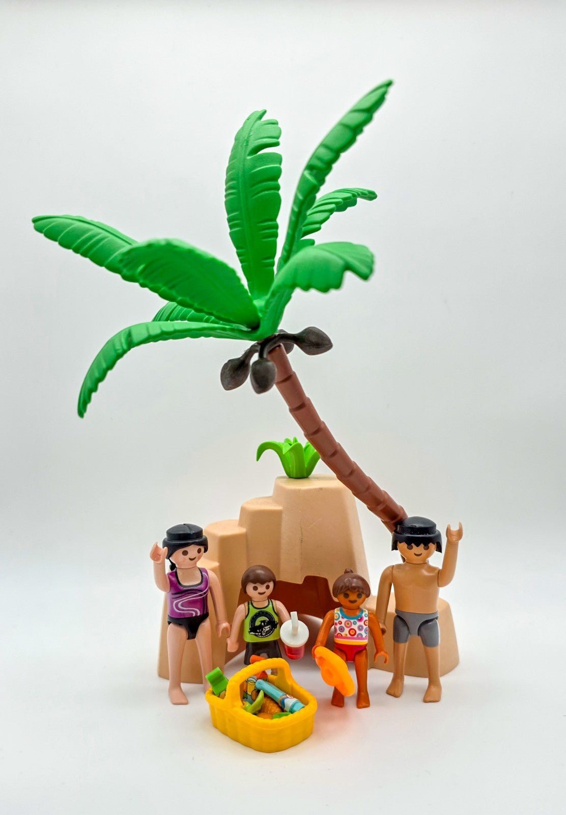PLAYMOBIL Figuren-Set Familie am Palmenstrand mit Picknickkorb nerdycustom MOC Zweitbild