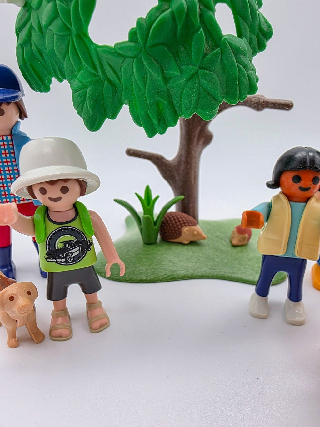 PLAYMOBIL Figuren - Set Familie & Hund beim Wanderausflug nerdycustom MOC Edition - nerdyvana.com