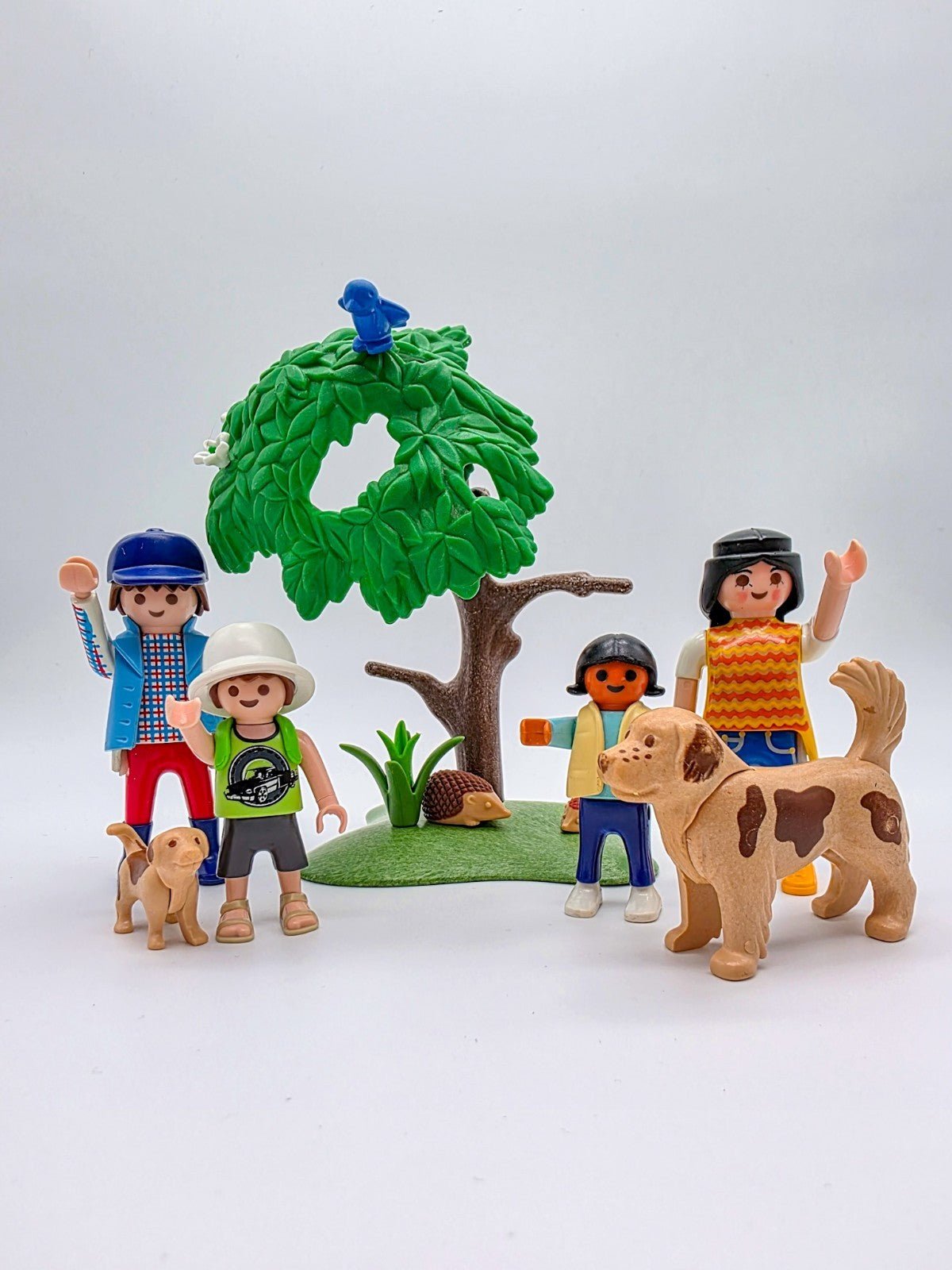 PLAYMOBIL Figuren - Set Familie & Hund beim Wanderausflug nerdycustom MOC Edition - nerdyvana.com