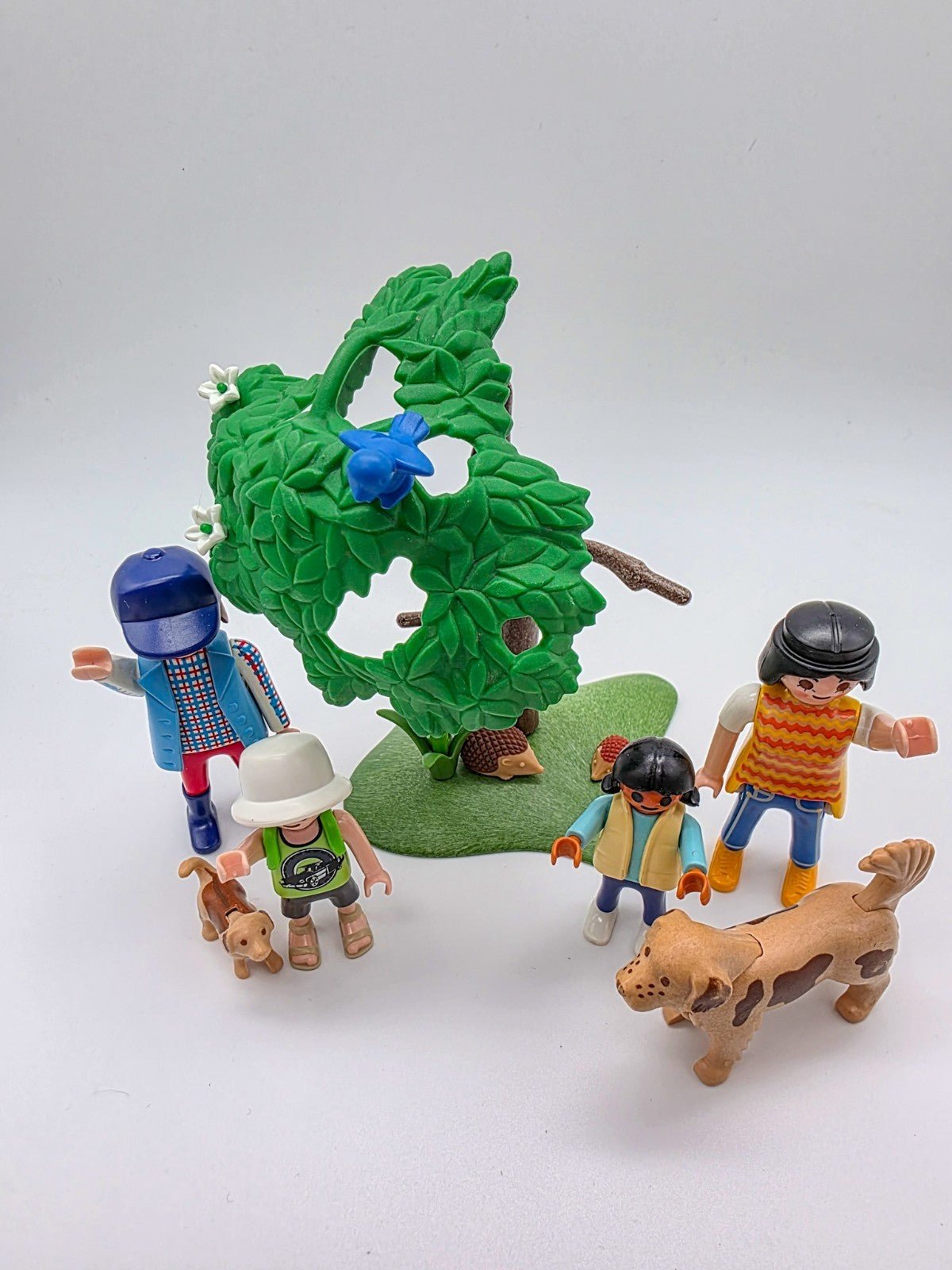 PLAYMOBIL Figuren-Set Familie & Hund beim Wanderausflug nerdycustom MOC Edition - nerdyvana.com