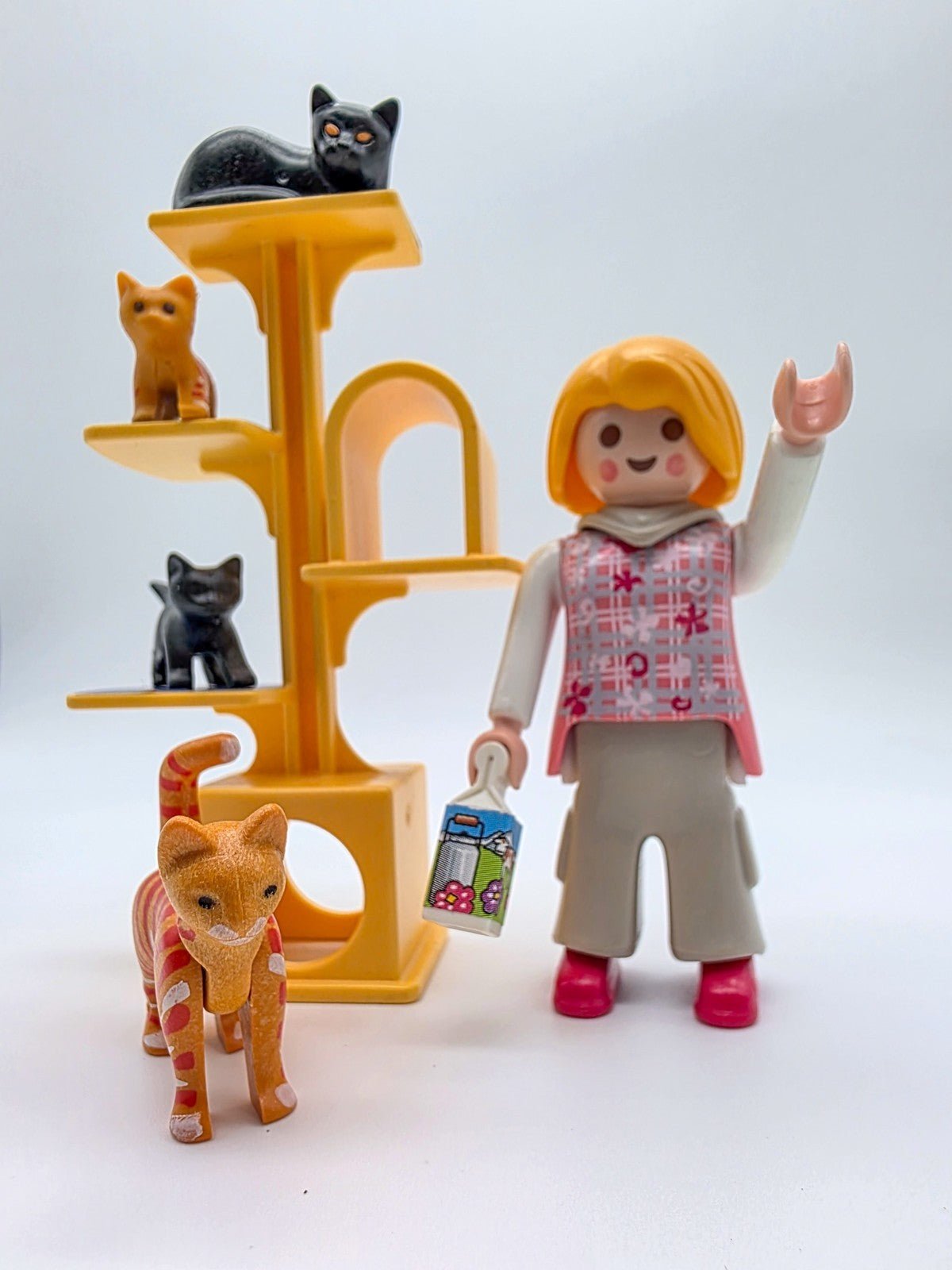 PLAYMOBIL Figuren - Set Frau mit 4 Katzen & Katzenbaum nerdycustom MOC Edition - nerdyvana.com