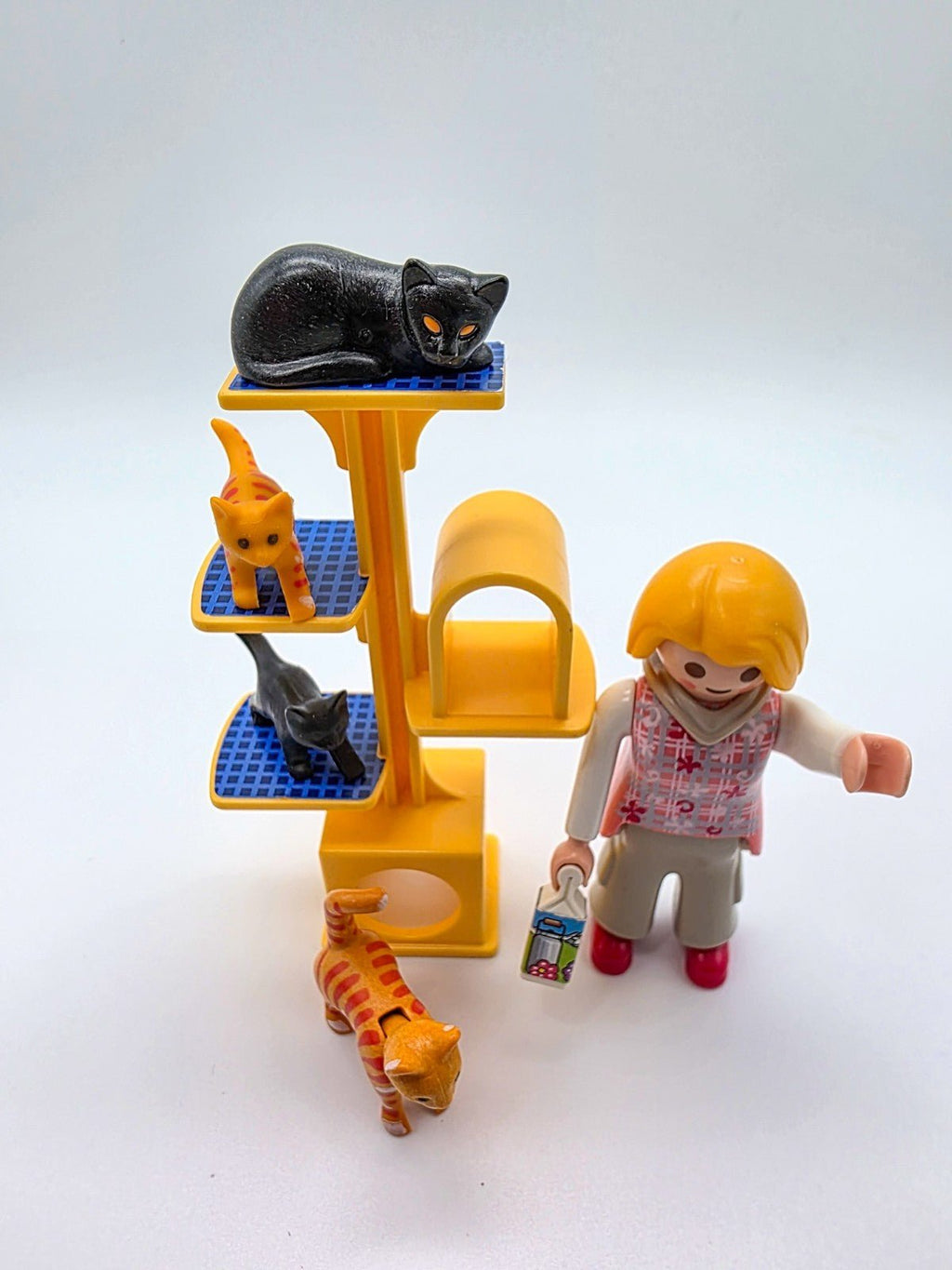 PLAYMOBIL Figuren - Set Frau mit 4 Katzen & Katzenbaum nerdycustom MOC Edition - nerdyvana.com