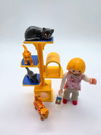 PLAYMOBIL Figuren - Set Frau mit 4 Katzen & Katzenbaum nerdycustom MOC Edition - nerdyvana.com