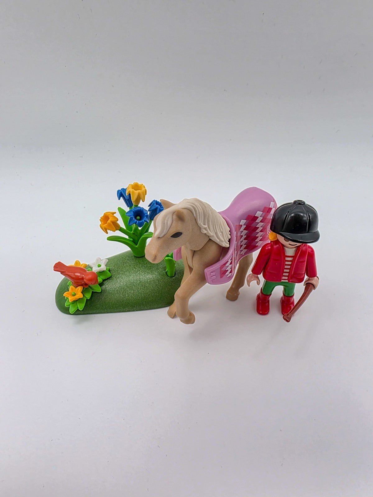 PLAYMOBIL Figuren - Set Mädchen mit Pferd & Blumenwiese nerdycustom MOC Edition - nerdyvana.com