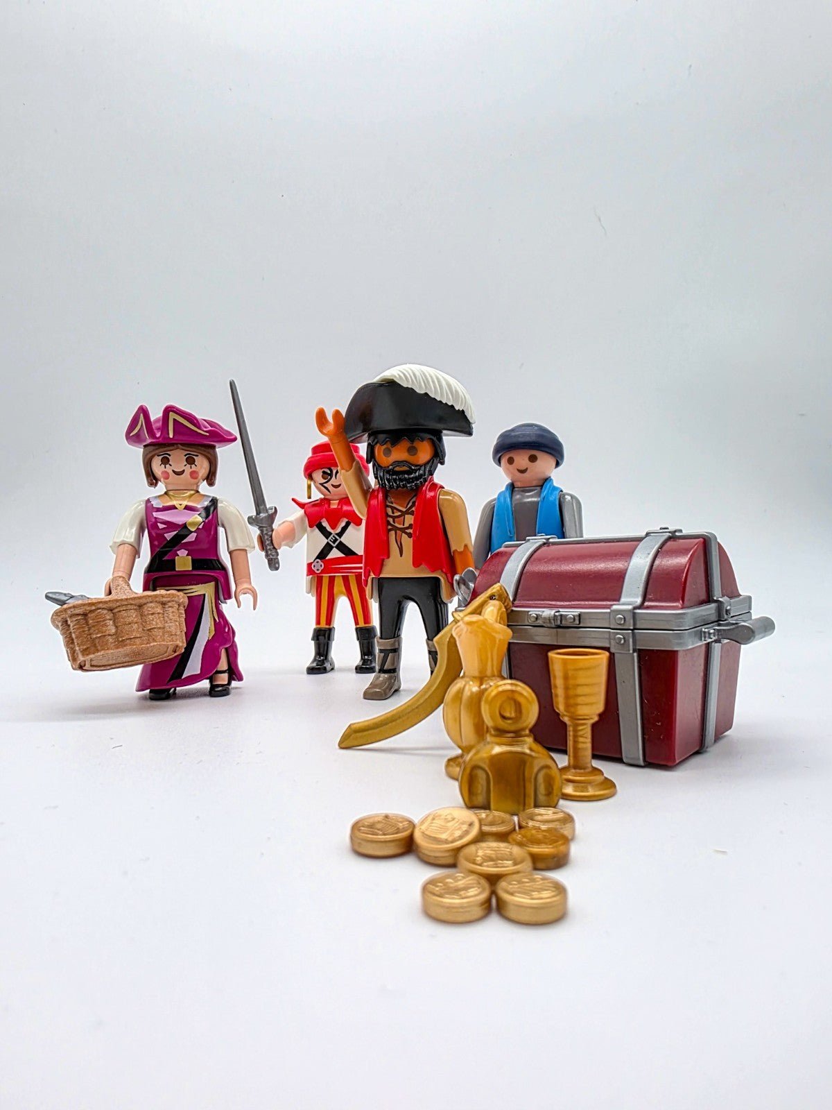 PLAYMOBIL Figuren - Set Piraten Crew + Piratenbraut & Schatztruhe nerdycustom MOC - nerdyvana.com