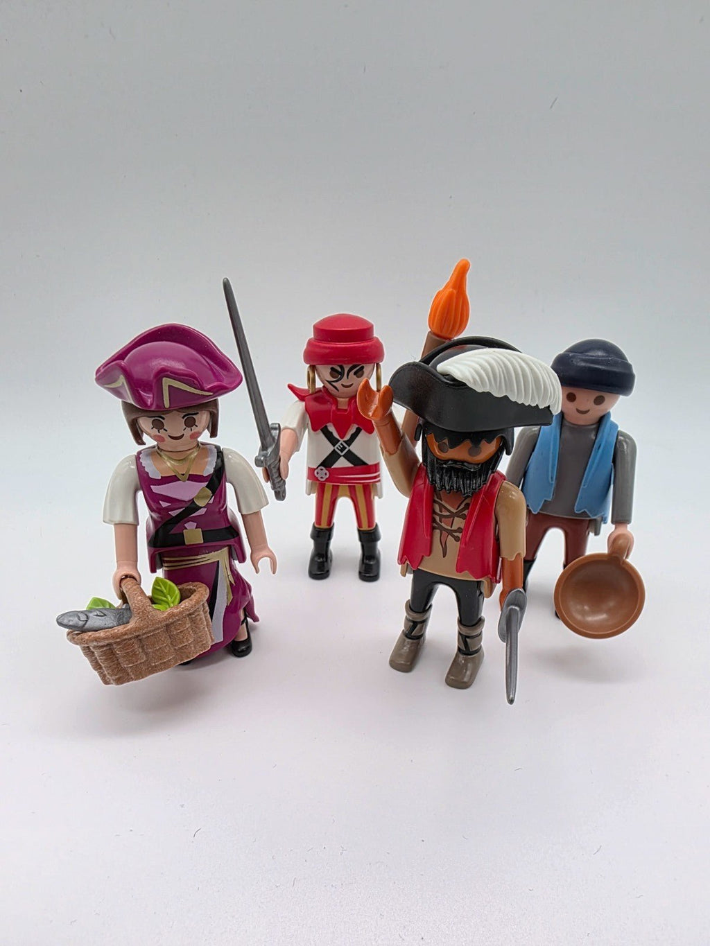 PLAYMOBIL Figuren - Set Piraten Crew + Piratenbraut & Schatztruhe nerdycustom MOC - nerdyvana.com