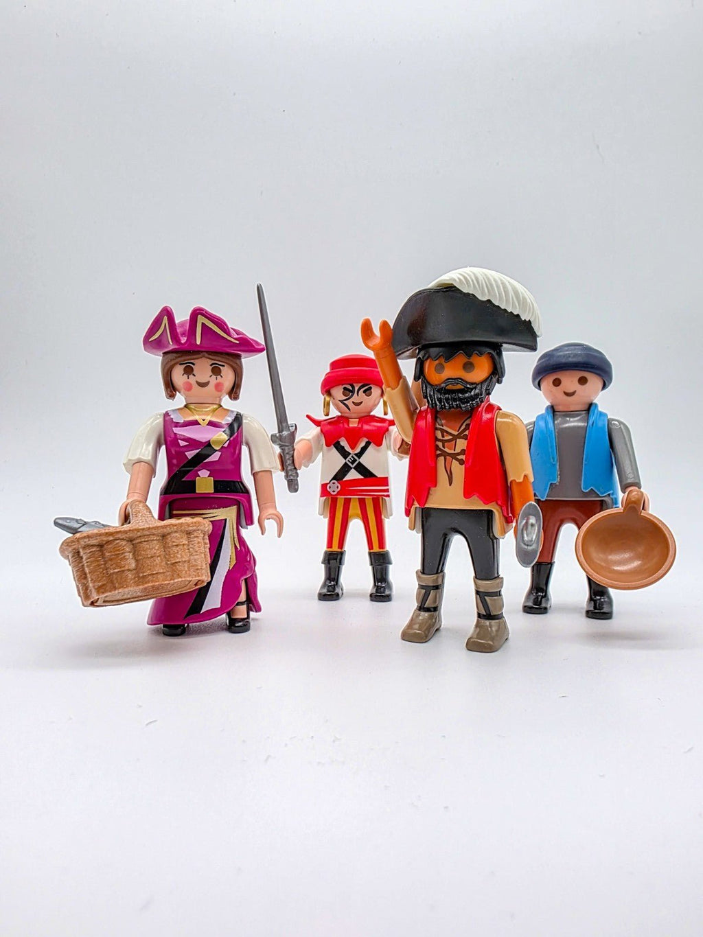 PLAYMOBIL Figuren-Set Piraten Crew + Piratenbraut & Schatztruhe nerdycustom MOC - nerdyvana.com