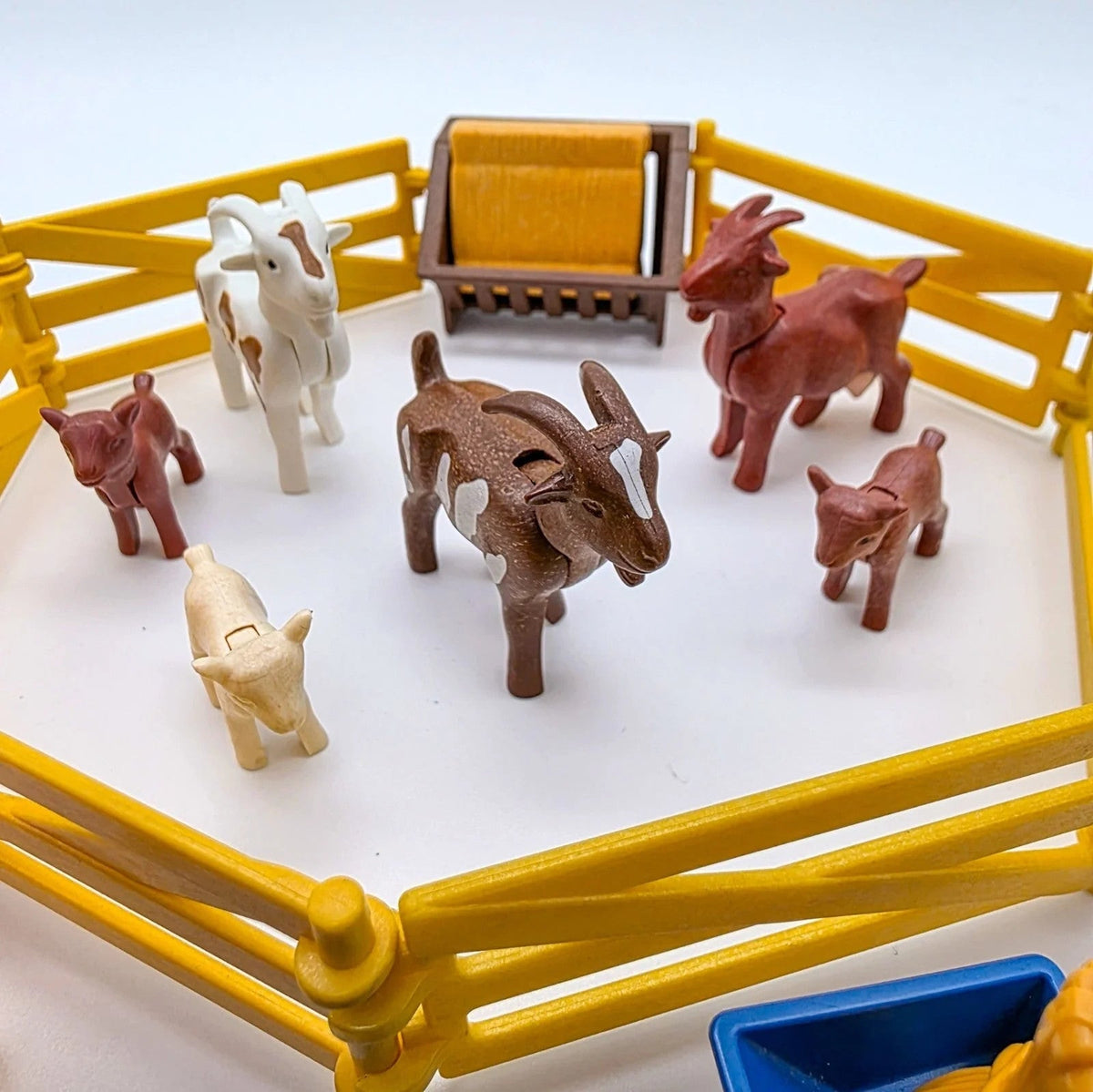 PLAYMOBIL Figuren-Set Ziegenhirte Schäfer Hunde & Ziegenherde Bauernhof MOC - nerdyvana.com