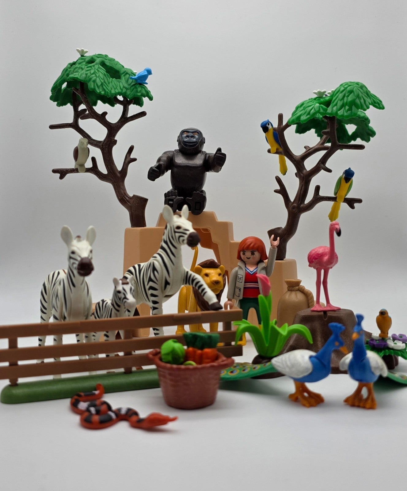 PLAYMOBIL Figuren- & Tier-Set Zoowärterin & viele Tiere nerdycustom MOC Edition - nerdyvana.com