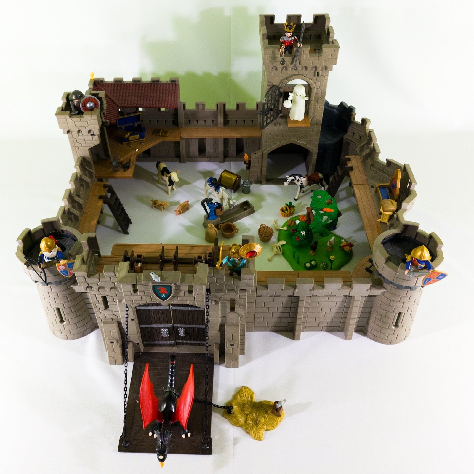 PLAYMOBIL Ritterburg Set Ritter Figuren Tiere Drache 68x60x35cm nerdycustom MOC - nerdyvana.com