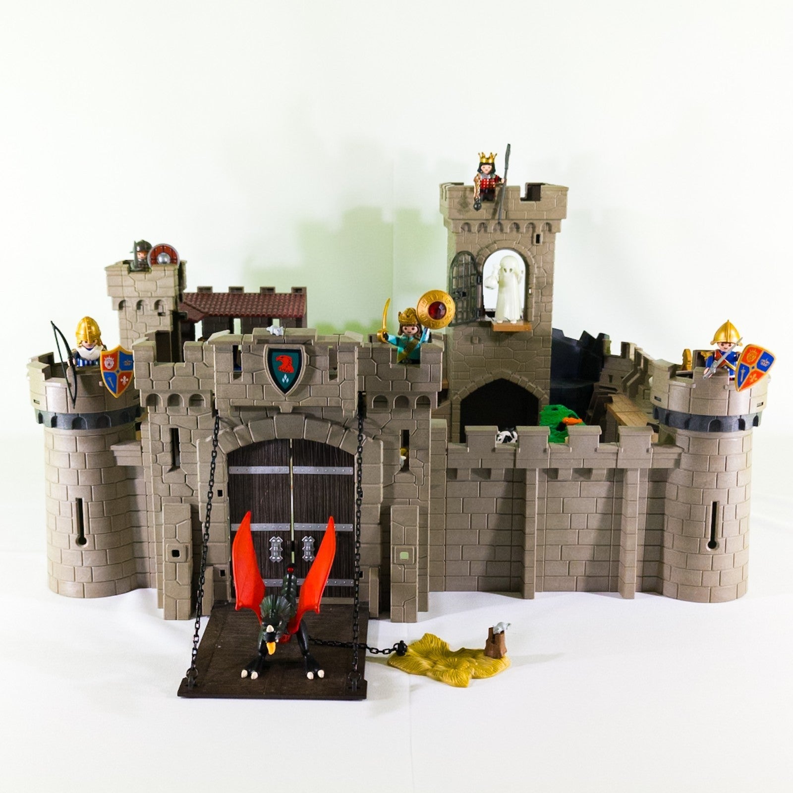 PLAYMOBIL Ritterburg Set Ritter Figuren Tiere Drache 68x60x35cm nerdycustom MOC - nerdyvana.com Hauptbild