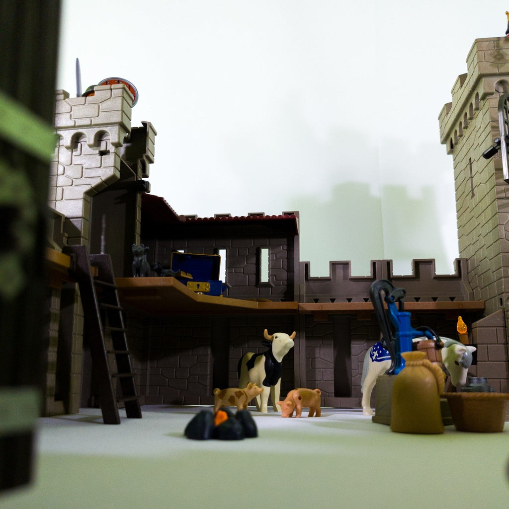 PLAYMOBIL Ritterburg Set Ritter Figuren Tiere Drache 68x60x35cm nerdycustom MOC - nerdyvana.com