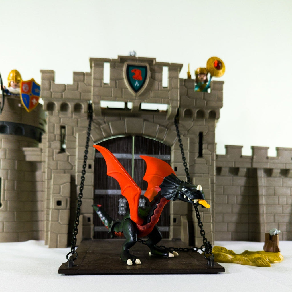 PLAYMOBIL Ritterburg Set Ritter Figuren Tiere Drache 68x60x35cm nerdycustom MOC - nerdyvana.com