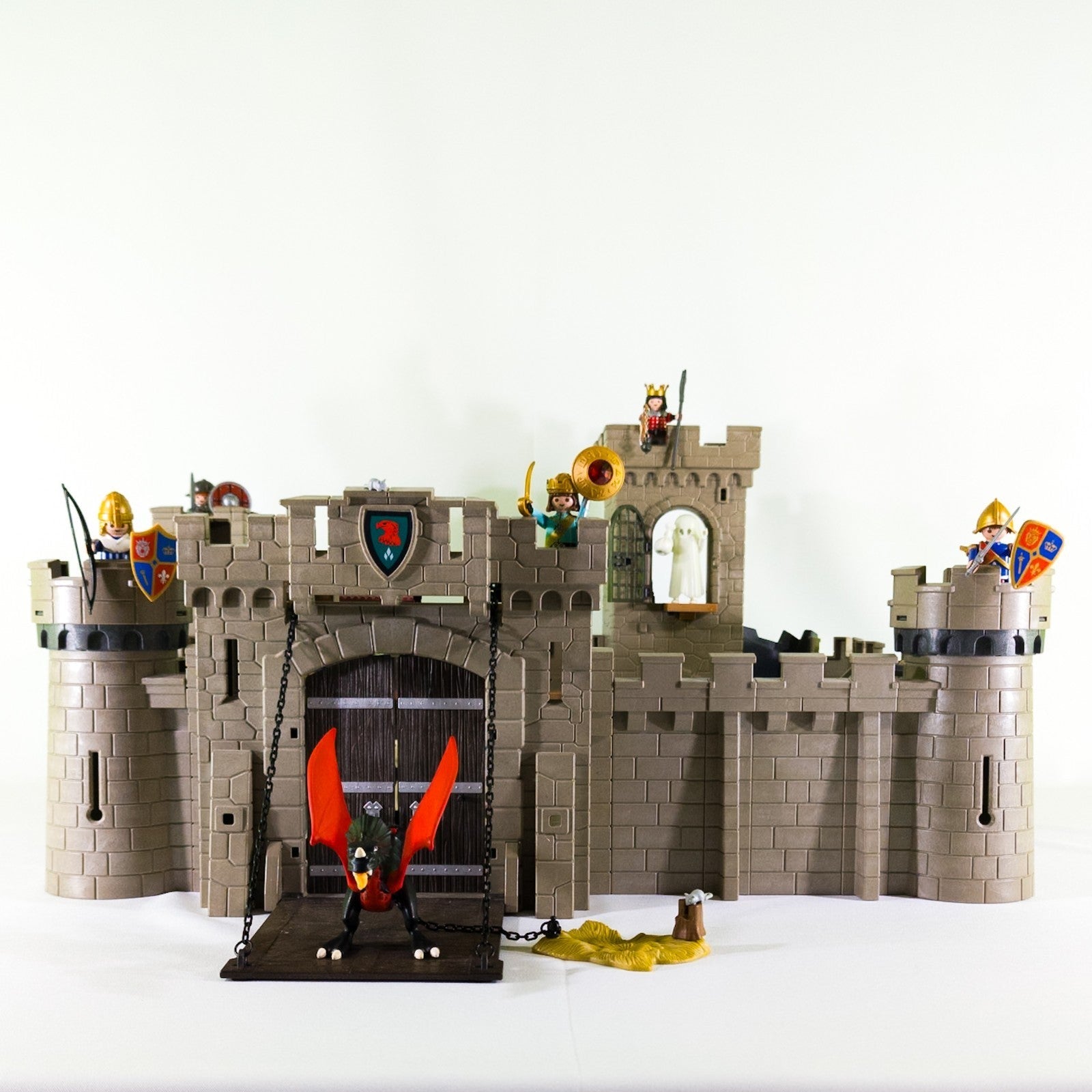 PLAYMOBIL Ritterburg Set Ritter Figuren Tiere Drache 68x60x35cm nerdycustom MOC - nerdyvana.com