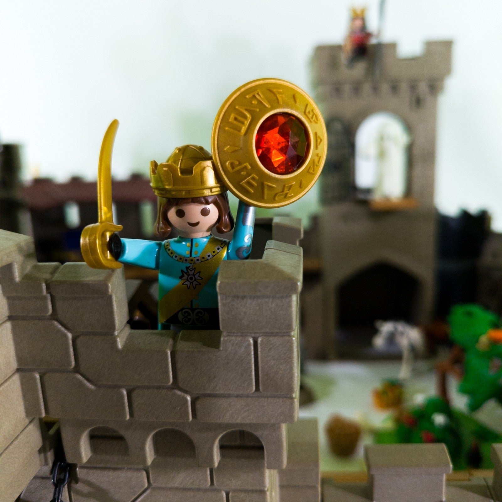 PLAYMOBIL Ritterburg Set Ritter Figuren Tiere Drache 68x60x35cm nerdycustom MOC - nerdyvana.com