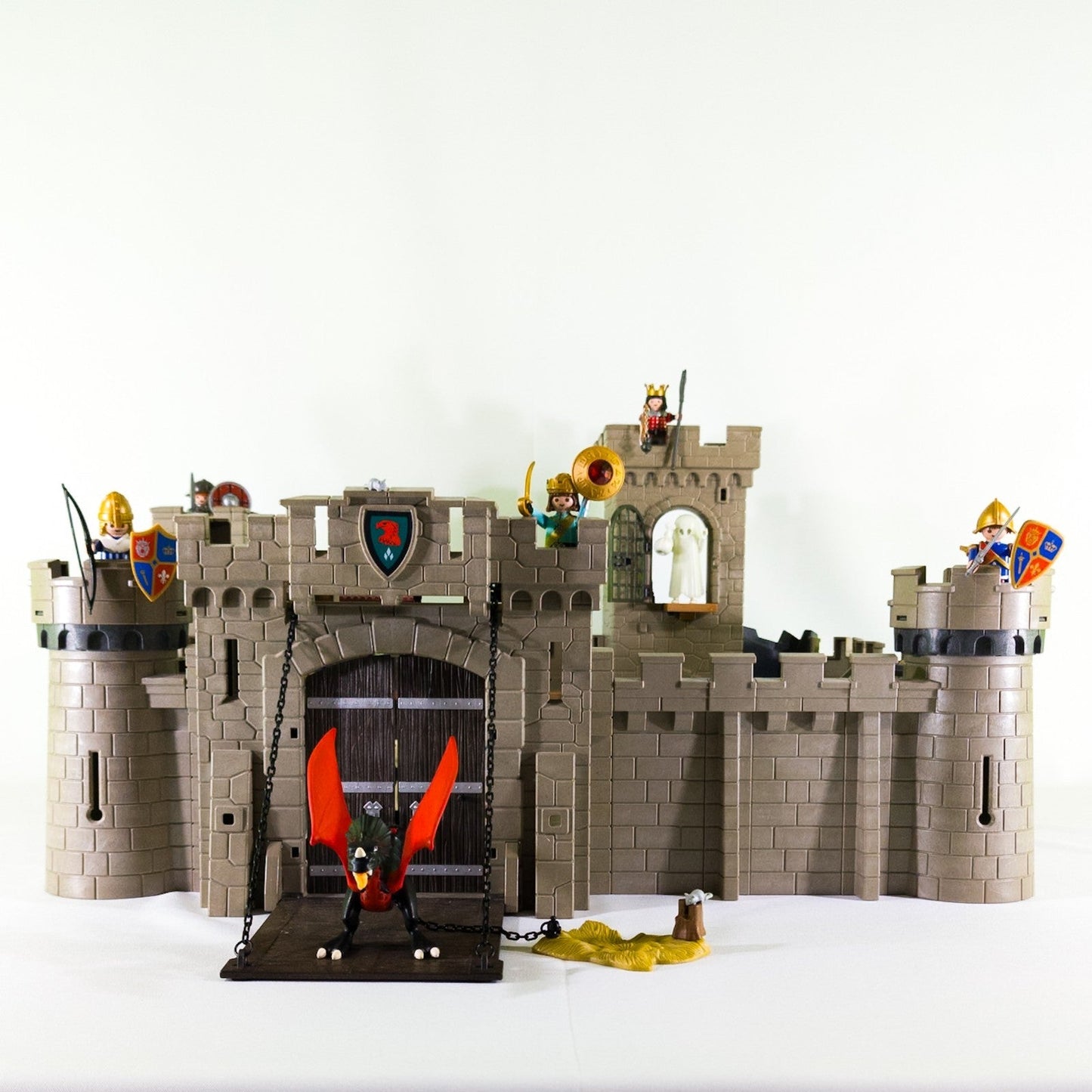 PLAYMOBIL Ritterburg Set Ritter Figuren Tiere Drache 68x60x35cm nerdycustom MOC - nerdyvana.com