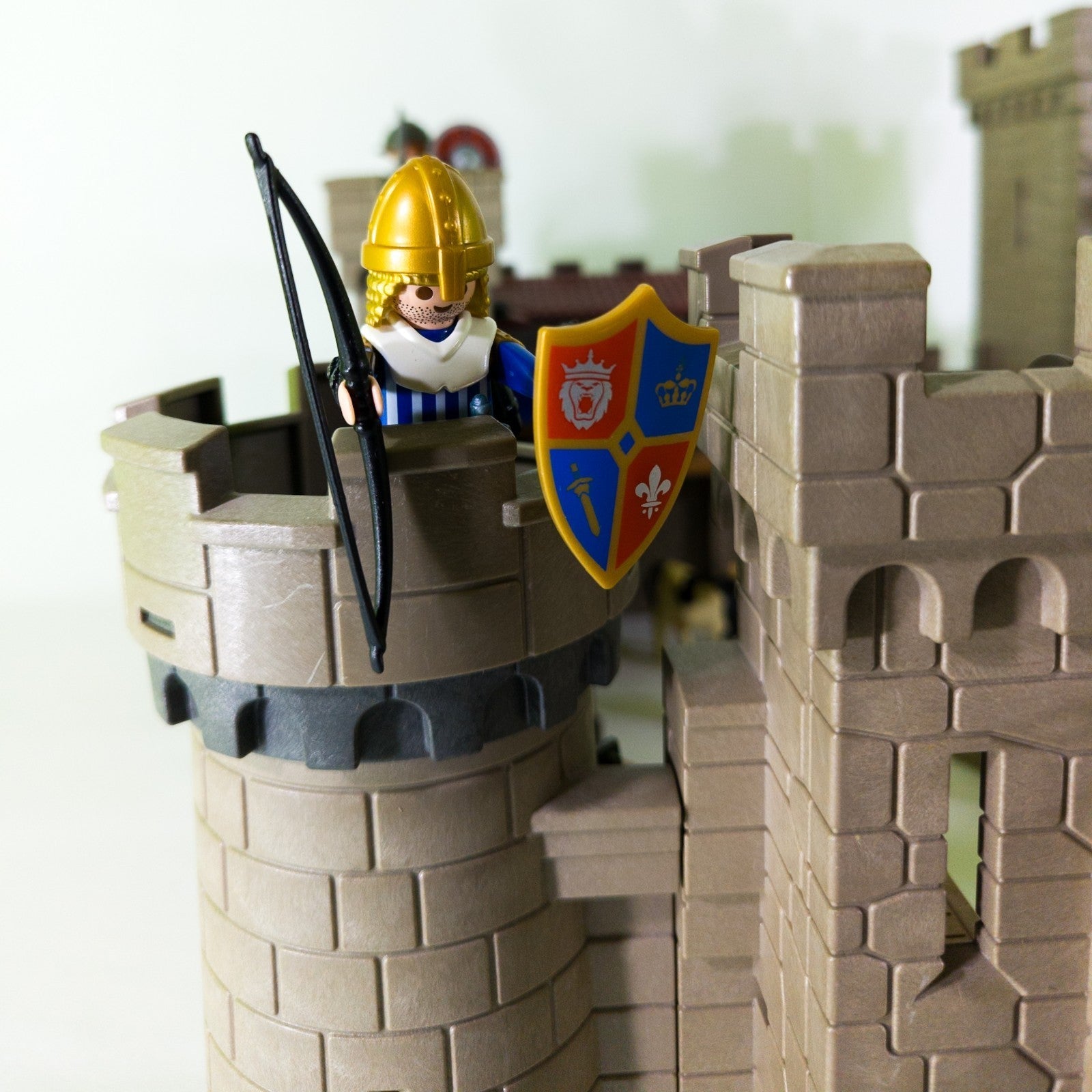 PLAYMOBIL Ritterburg Set Ritter Figuren Tiere Drache 68x60x35cm nerdycustom MOC - nerdyvana.com