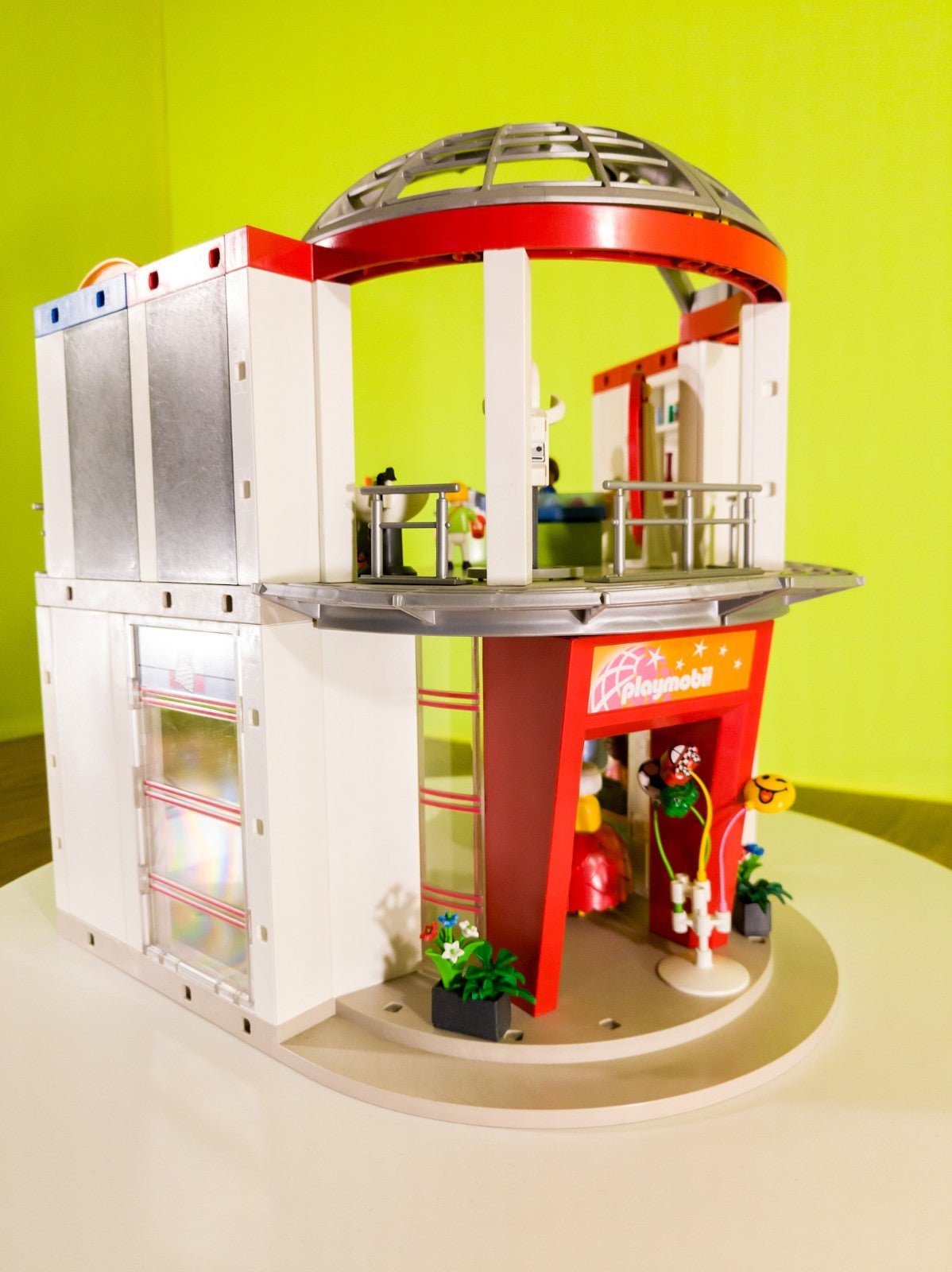 PLAYMOBIL Shopping Center 5485 Friseur Boutique Figuren Eis nerdycustom MOC - nerdyvana.com Hauptbild