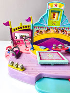 Polly Pocket Mattel BlueBird Toys - Magic Floor Turnfest 1999 Gymnastik Bühne - nerdyvana.com