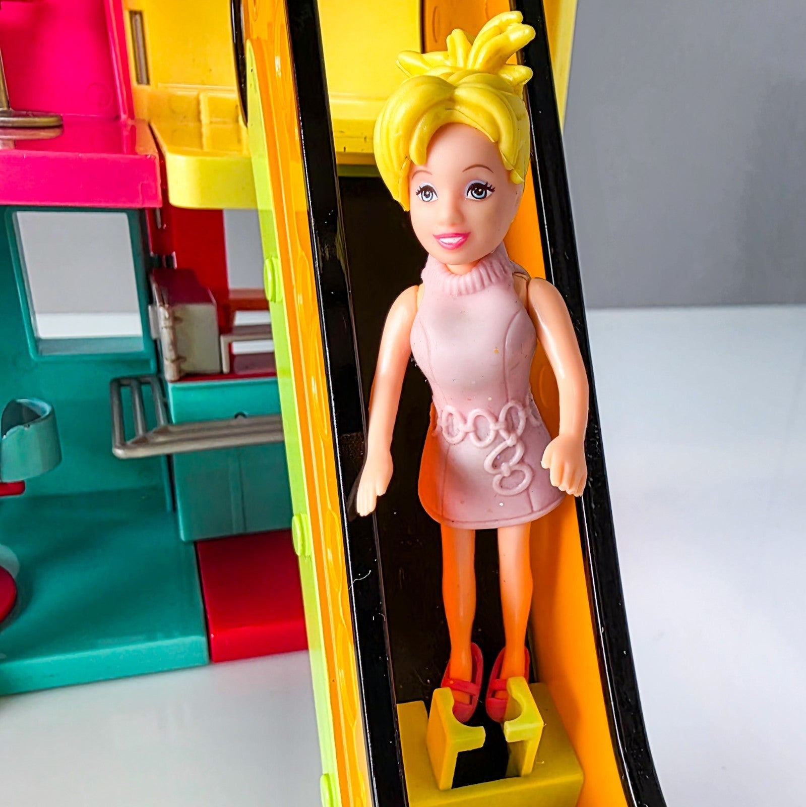 Polly Pocket Shoppingcenter mit Figuren & Zubehör Mattel 2002 Puppen Boutique - nerdyvana.com