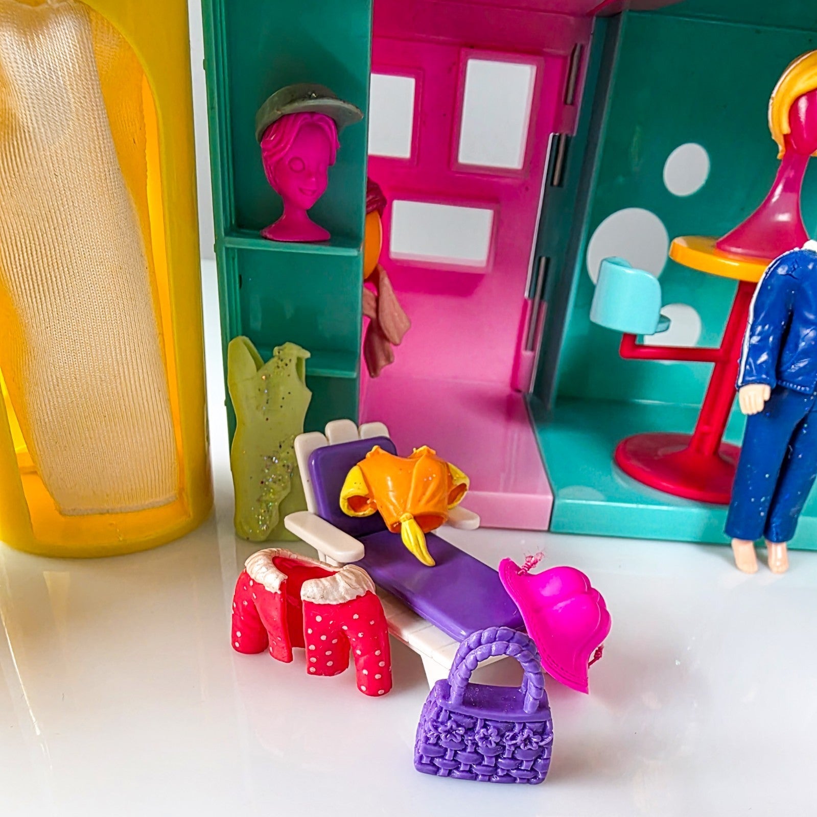 Polly Pocket Shoppingcenter mit Figuren & Zubehör Mattel 2002 Puppen Boutique - nerdyvana.com