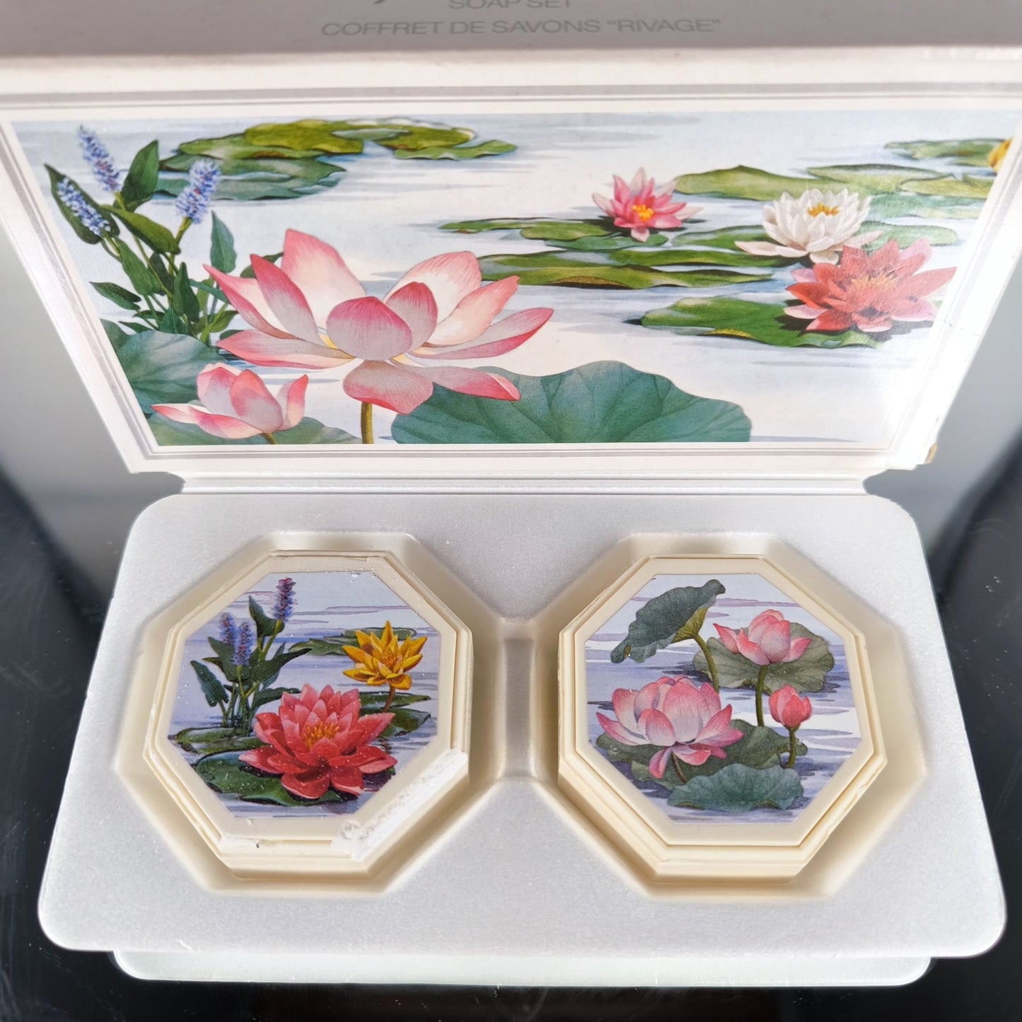 Rose de Noël Vintage Blumenseife 2×75 g 1970 Retro Floral Soap Set – OVP Sammler - nerdyvana.com