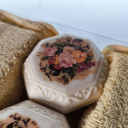 Vintage Liflory Seifen- & Handtuchset 🇩🇪 Rosenbarock Luxus • unbenutzt • OVP - nerdyvana.com