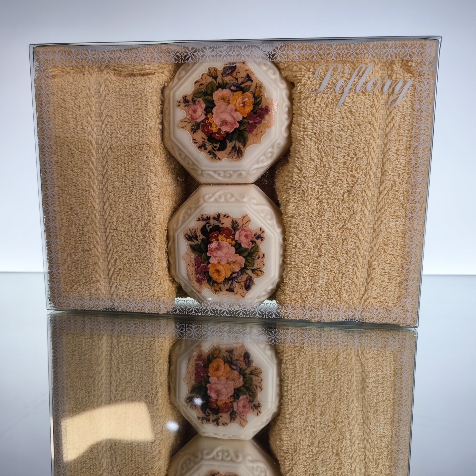 Vintage Liflory Seifen - & Handtuchset 🇩🇪 Rosenbarock Luxus • unbenutzt • OVP - nerdyvana.com Hauptbild