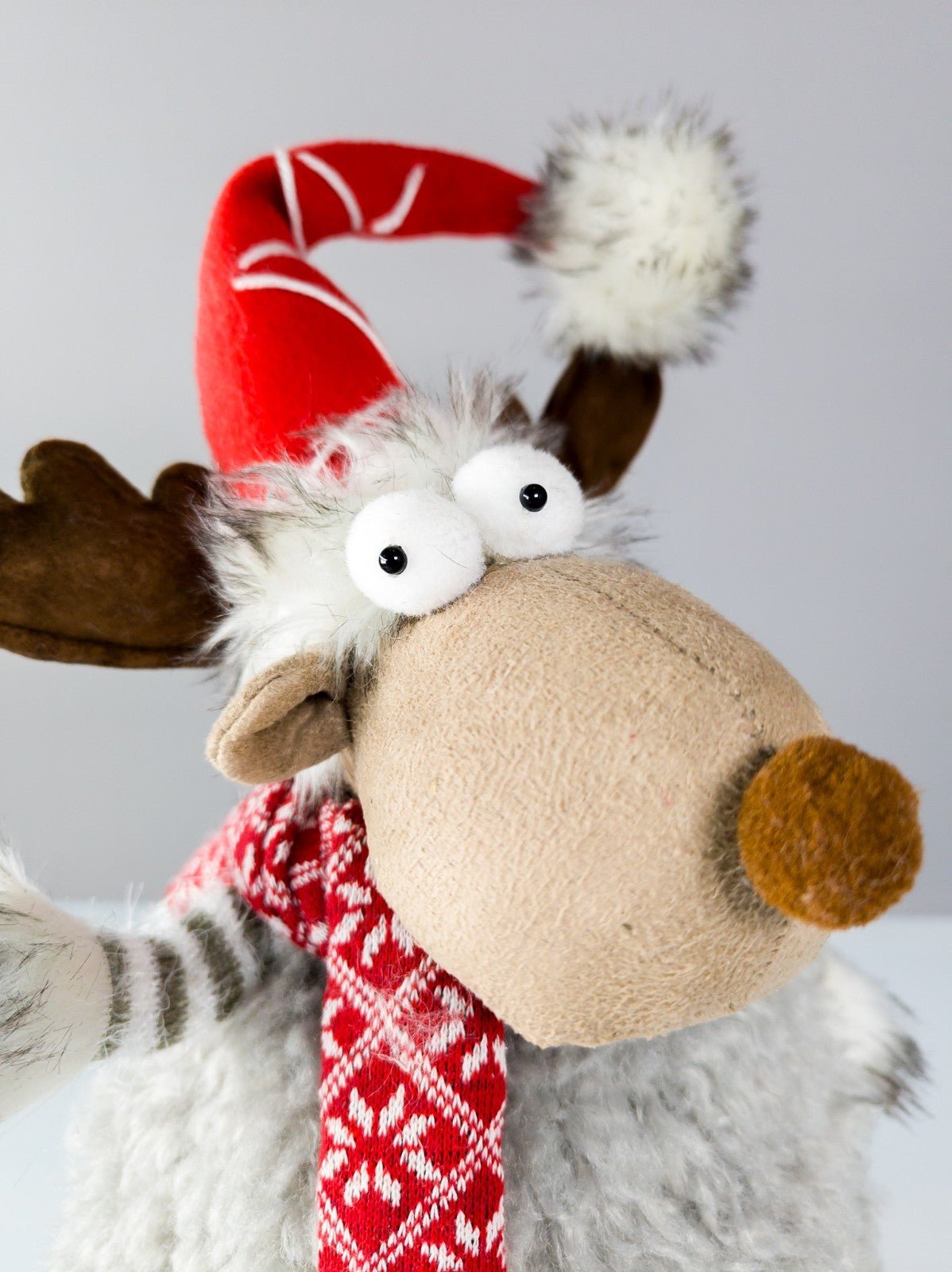 Weihnachts - Elch Figur Tier Stehaufmännchen Zipfelmütze & Schal ca. 40 cm Deko - nerdyvana.com Hauptbild
